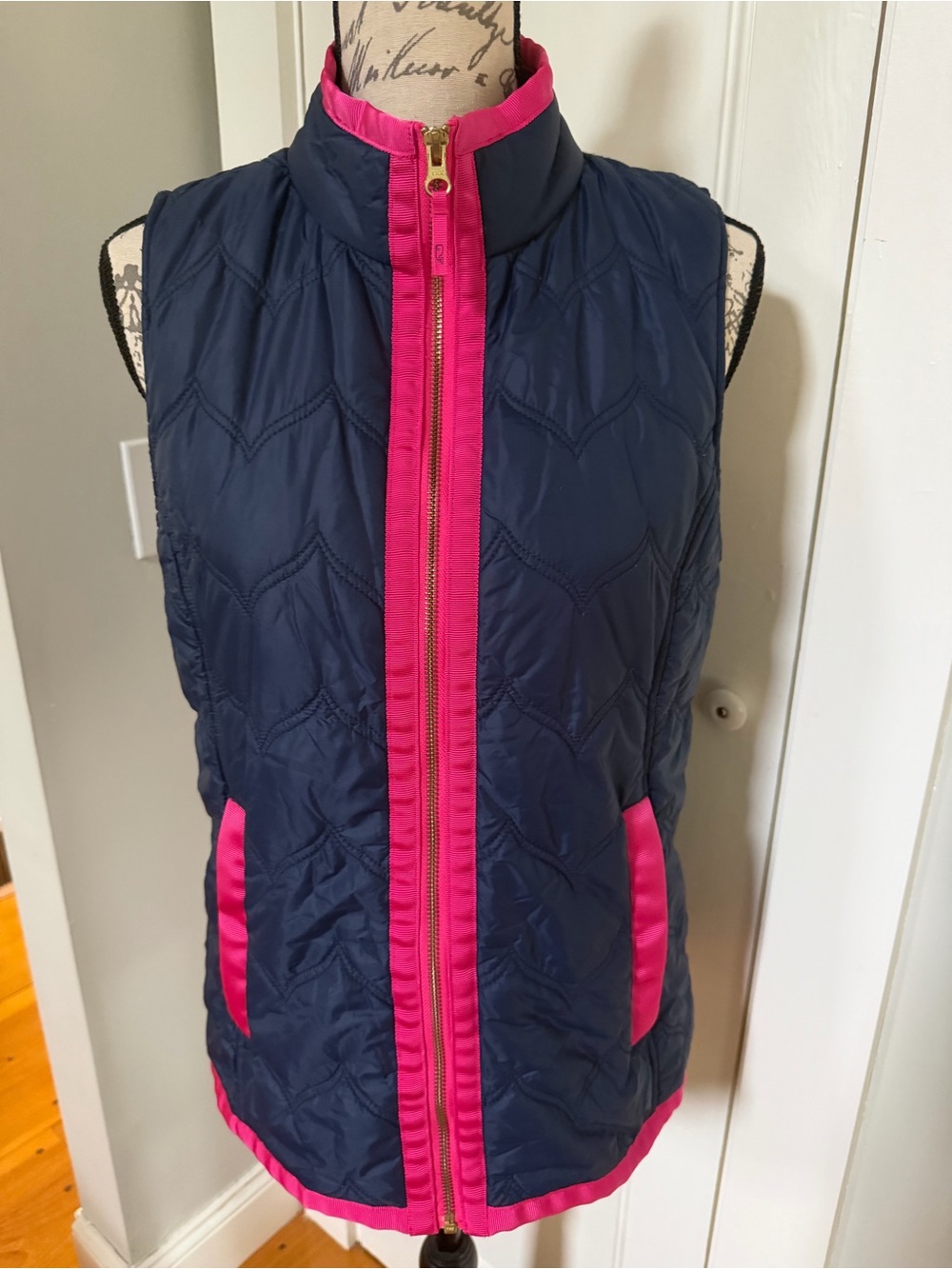 EUC Vineyard Vines Lightweight Quilted Puffer Navy Vest. Women's Size: S.
